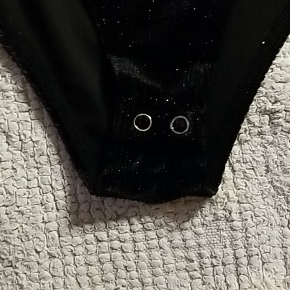 NEW - Bodysuit Love Hurts - Picture 3 of 8